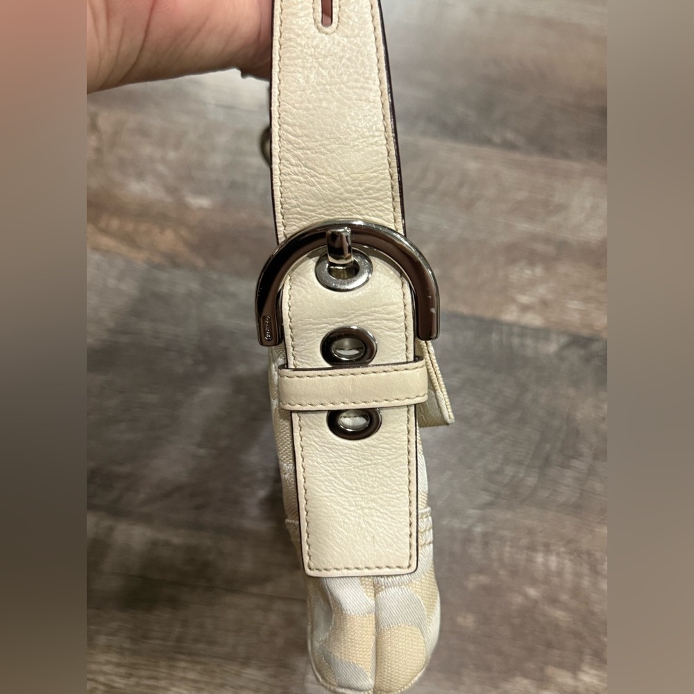 Coach Vintage Cream Shoulder Bag - Picture 8 of 12